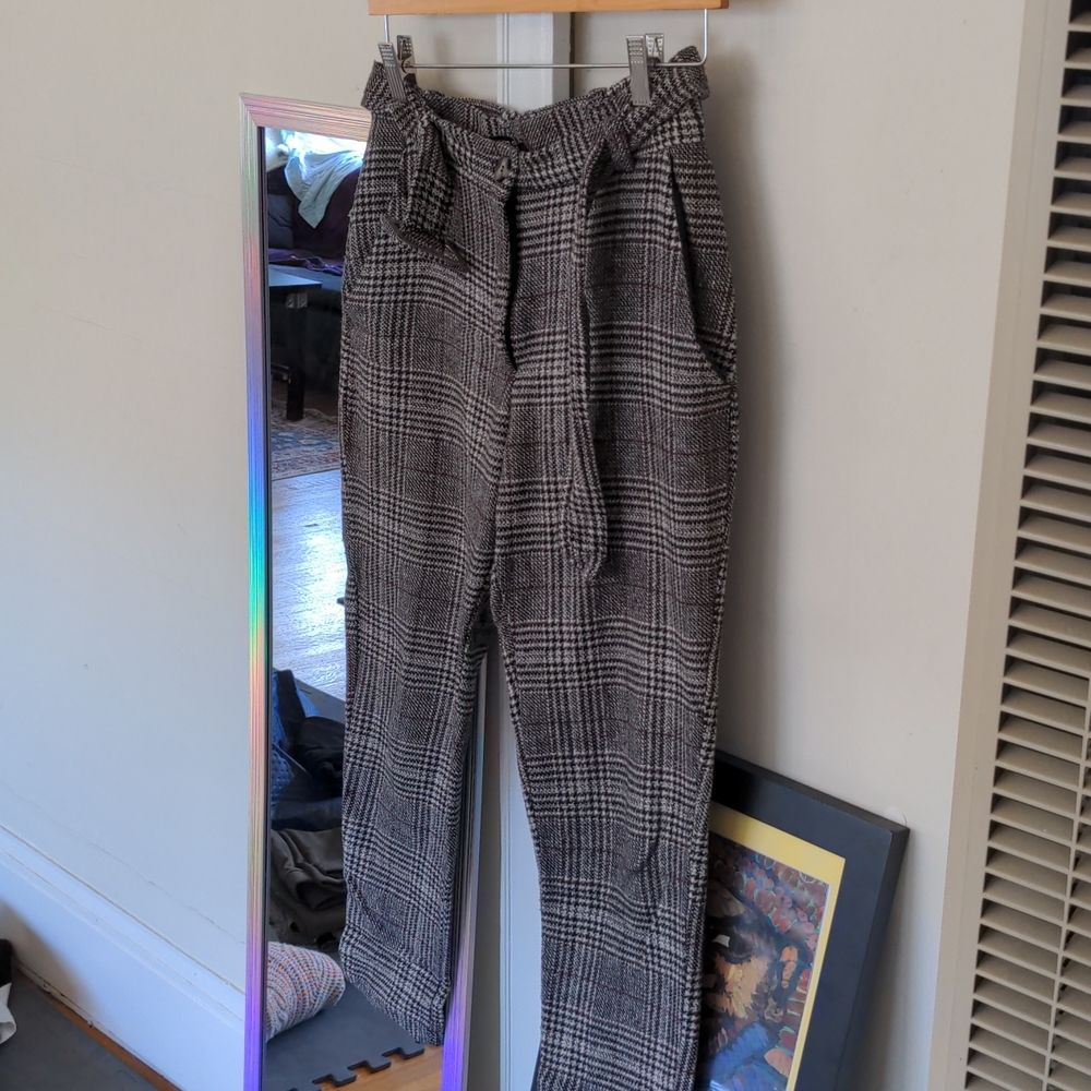 Knit pants comes with belt barrels and oil size: small
